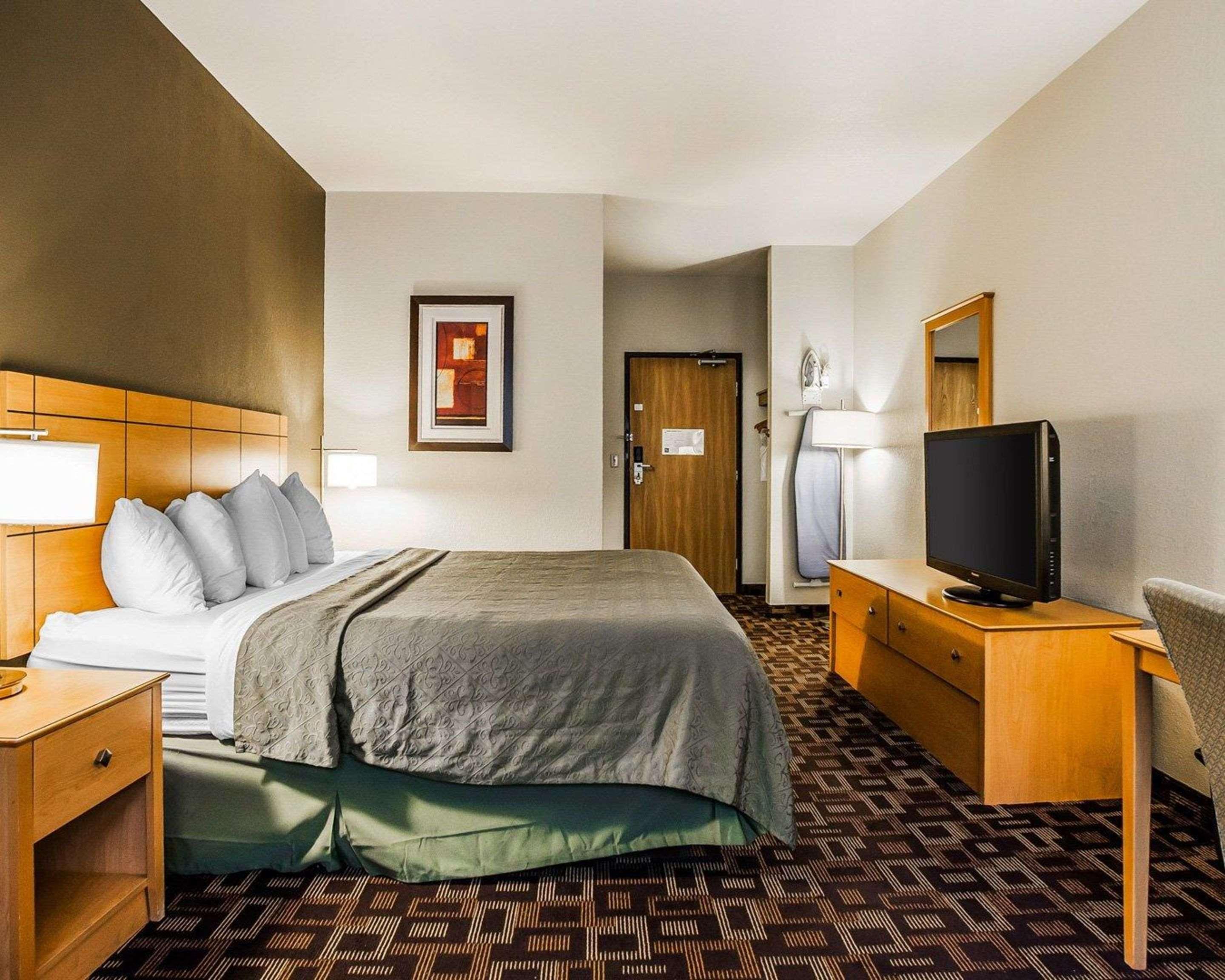 Quality Inn & Suites Des Moines Airport Exterior foto