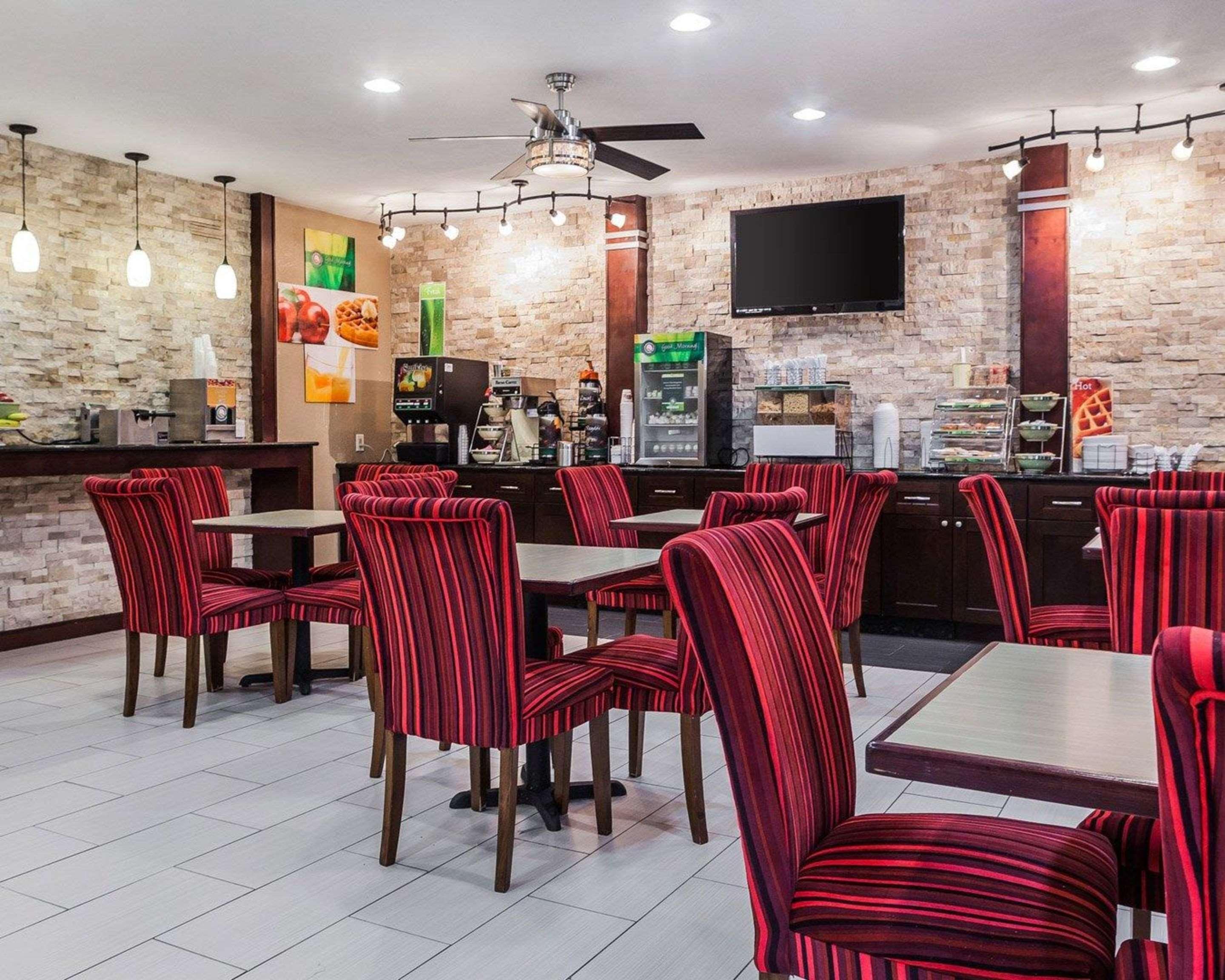 Quality Inn & Suites Des Moines Airport Exterior foto